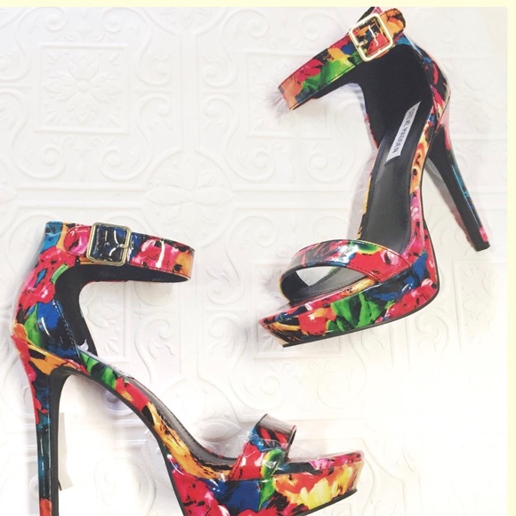 Steve Madden Shoes - STEVE MADDEN SACCHI FLORAL SANDAL HEELS size 10